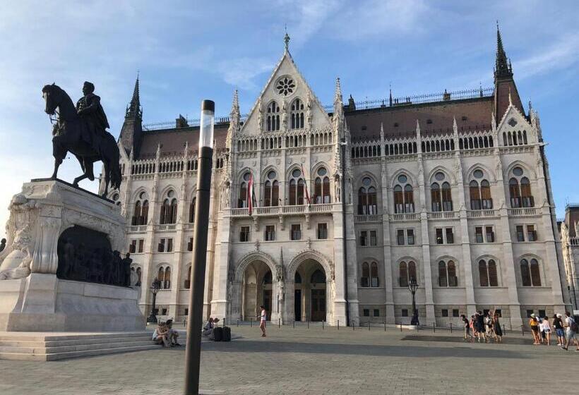 اتاق سوپریور سه تخته, Anabelle Bed And Budapest