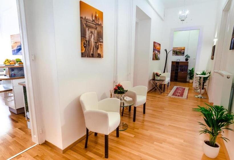 اتاق لوکس, Anabelle Bed And Budapest