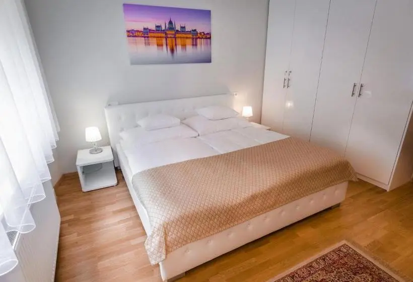 デラックスルーム, Anabelle Bed And Budapest