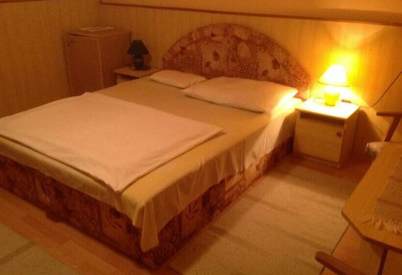 Номер Стандарт, Club Torony