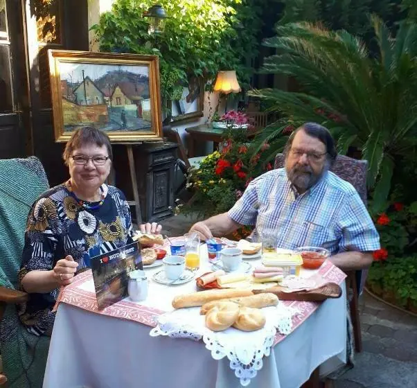 スタンダードルーム, Fónagy és Walter Vendég  és Borház