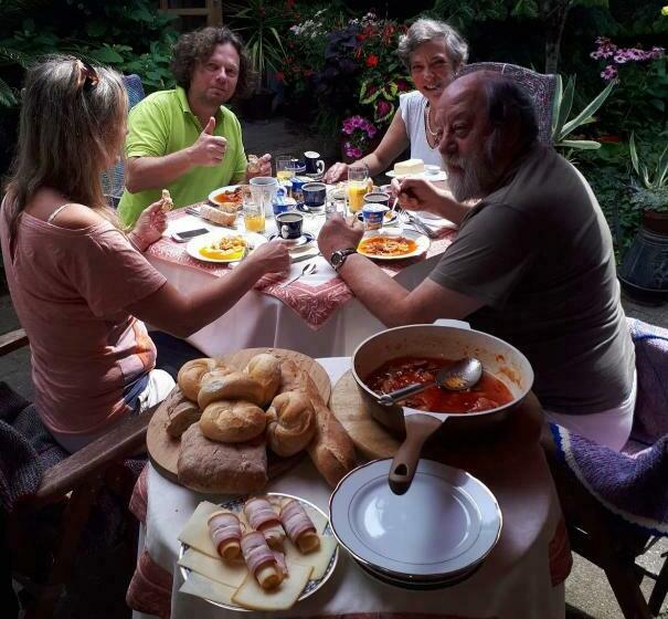 标准间, Fónagy és Walter Vendég  és Borház