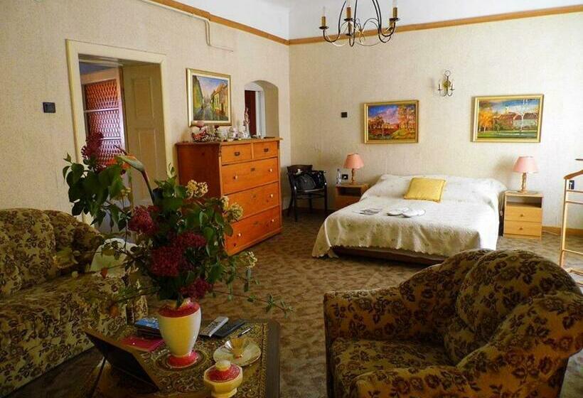 标准间, Fónagy és Walter Vendég  és Borház