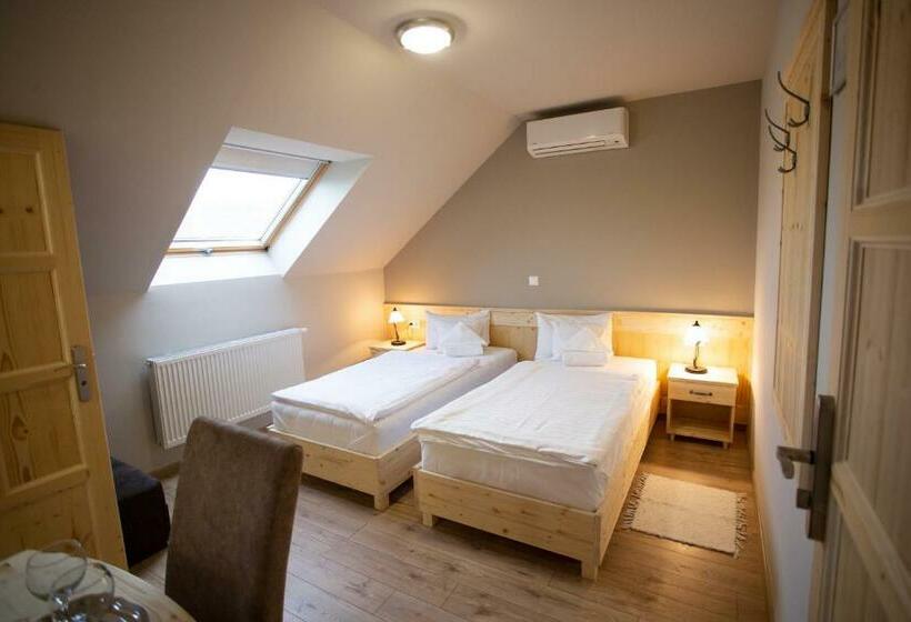 Номер Стандарт, Kakukk Vendéglő Panzió