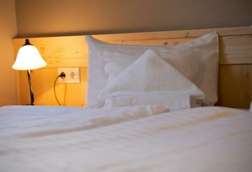 Номер Стандарт, Kakukk Vendéglő Panzió