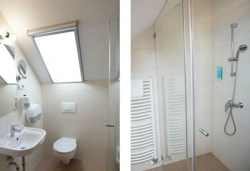 Standard Neljän Hengen Huone, Kakukk Vendéglő Panzió