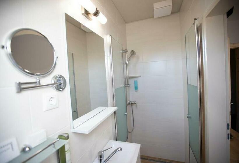 Номер Стандарт, Kakukk Vendéglő Panzió