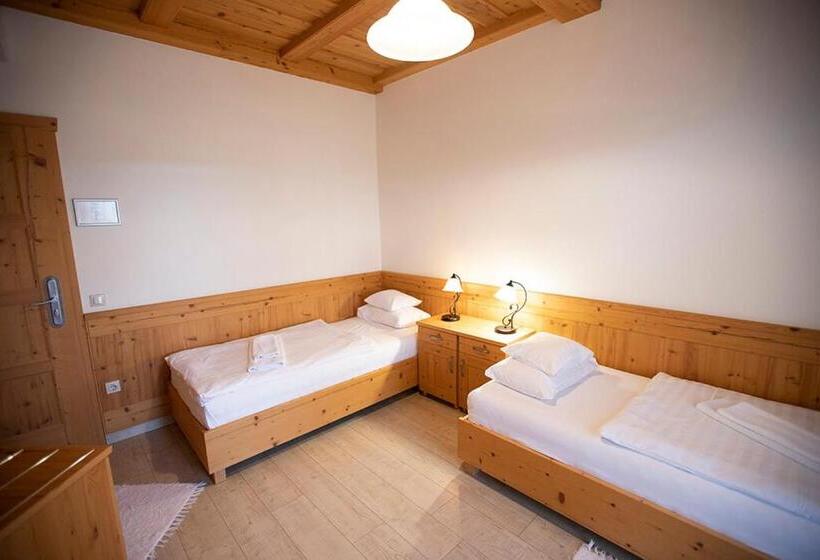 Номер Стандарт Вид на Сад, Kakukk Vendéglő Panzió