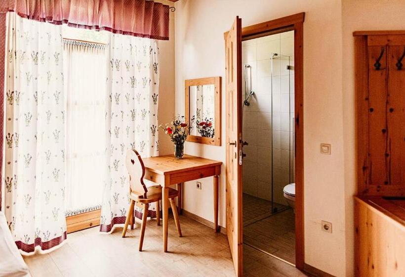 Номер Стандарт Вид на Сад, Kakukk Vendéglő Panzió