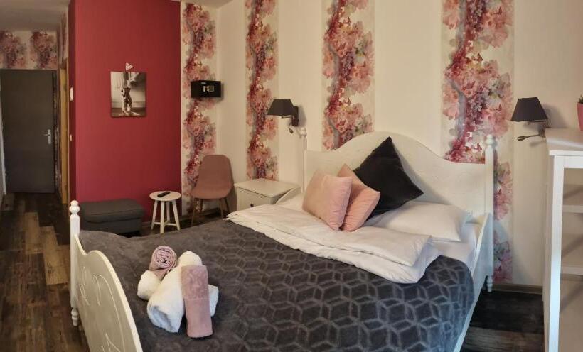 غرفة قياسية, Stőger Panzió