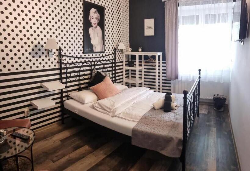 غرفة قياسية, Stőger Panzió