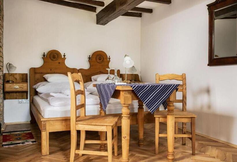 行政三人间, Szent Gellért Borház és Vendégfogadó