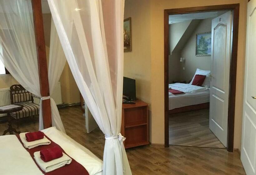 סוויטה משפחתית, Abszolút Hotel és Panzió