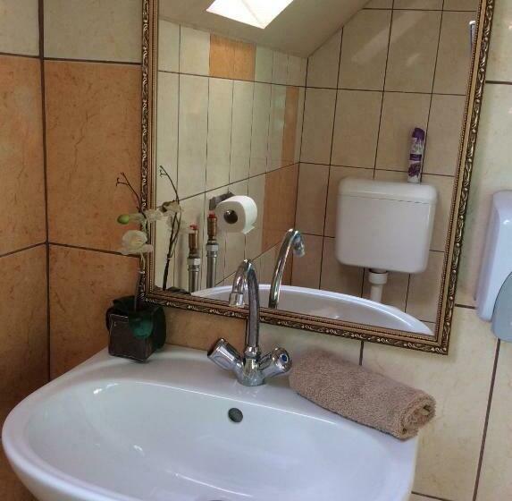 סוויטה משפחתית, Abszolút Hotel és Panzió