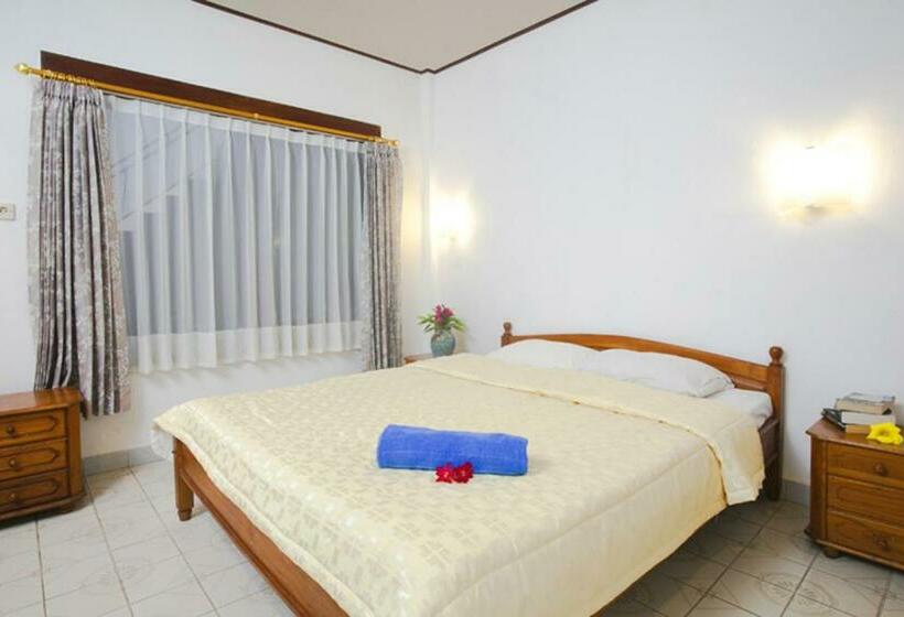 Quarto Superior, Agung And Sue Watering Hole I