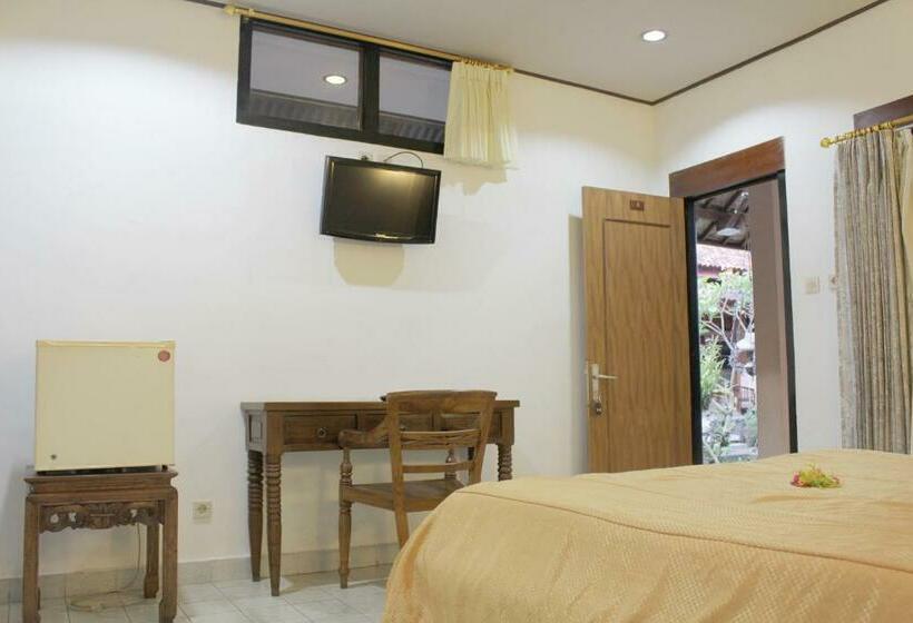 Quarto Superior, Agung And Sue Watering Hole I