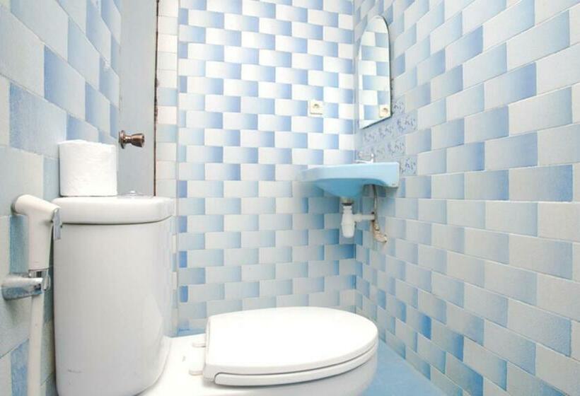 Quarto Superior, Agung And Sue Watering Hole I