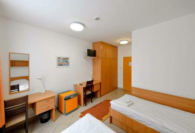 غرفة قياسية, Campus