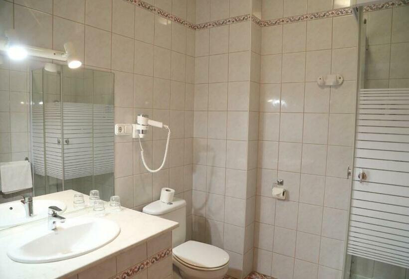 标准三人间, Hajdú Kastély