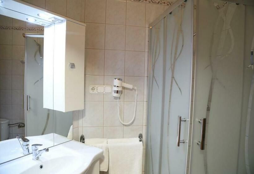 高级大房间, Hajdú Kastély