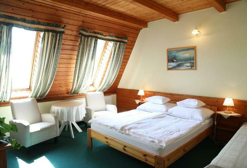 四人标准间, Hajdú Kastély