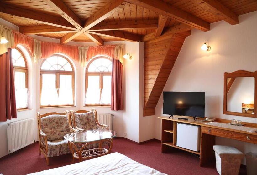 高级大房间, Hajdú Kastély