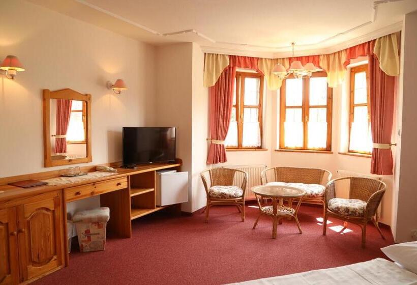 四人高级间, Hajdú Kastély