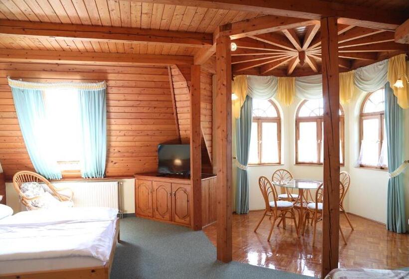 四人高级间, Hajdú Kastély