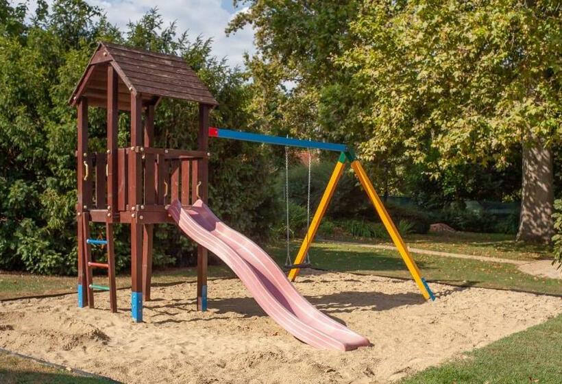 Номер Стандарт, Platán