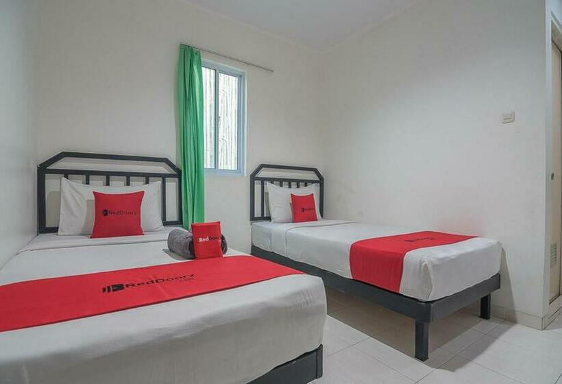 Номер Стандарт, Reddoorz Near Nagoya Citywalk Batam 2