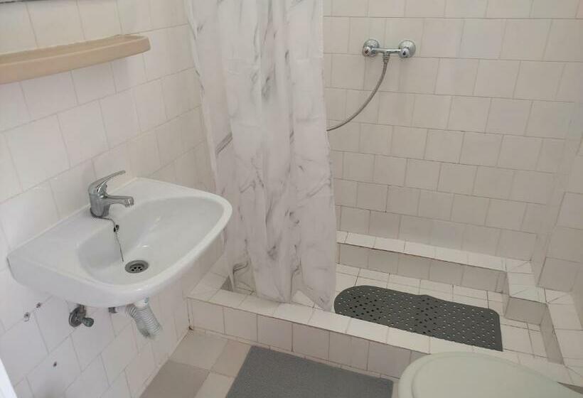 غرفة قياسية, Napsugár Szálló Baja