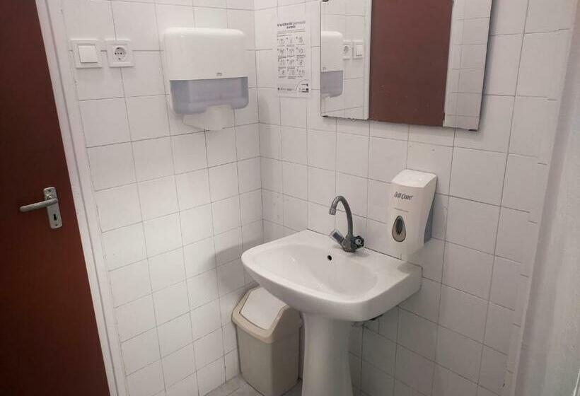 غرفة قياسية, Napsugár Szálló Baja