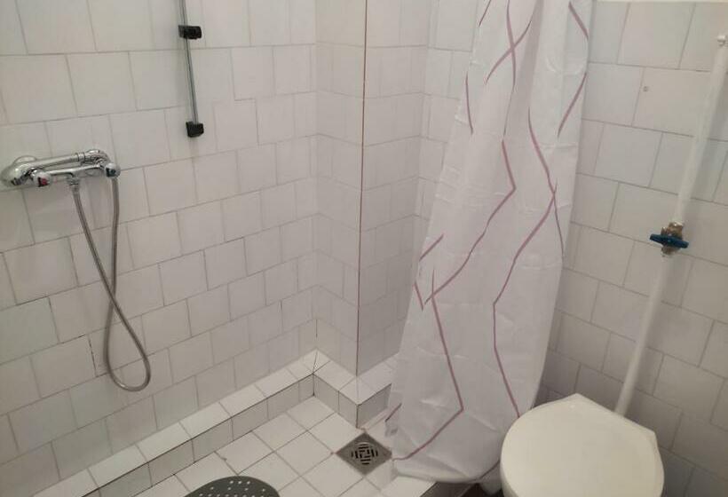 غرفة قياسية ثلاثية, Napsugár Szálló Baja