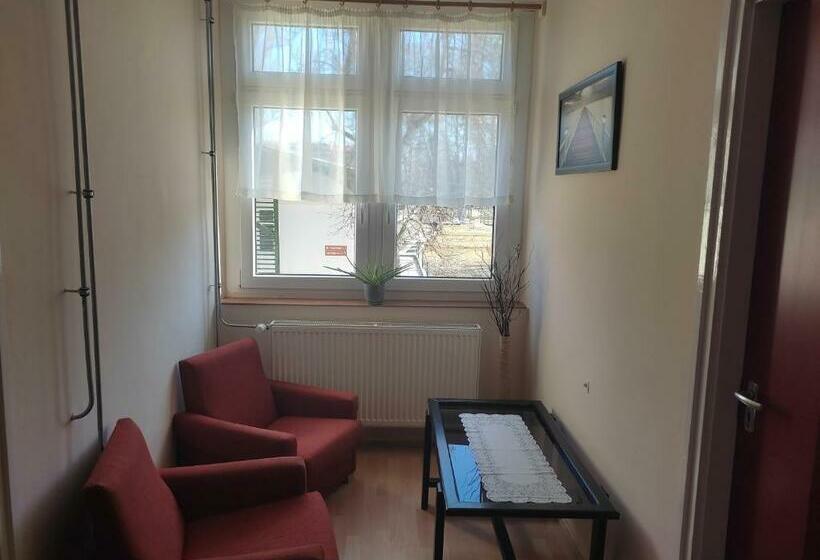 غرفة قياسية ثلاثية, Napsugár Szálló Baja