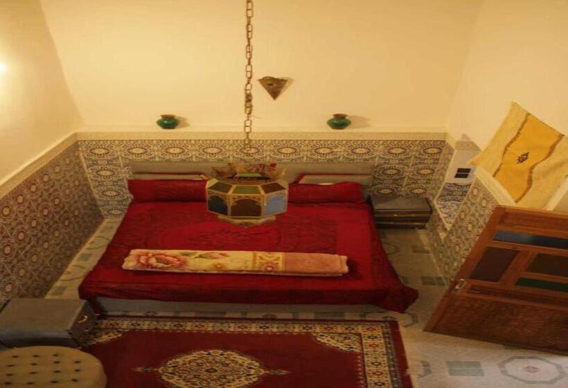 豪华三人间, Hostel Rcif