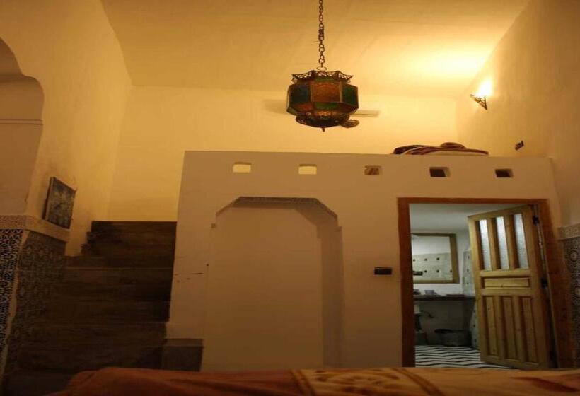 豪华三人间, Hostel Rcif