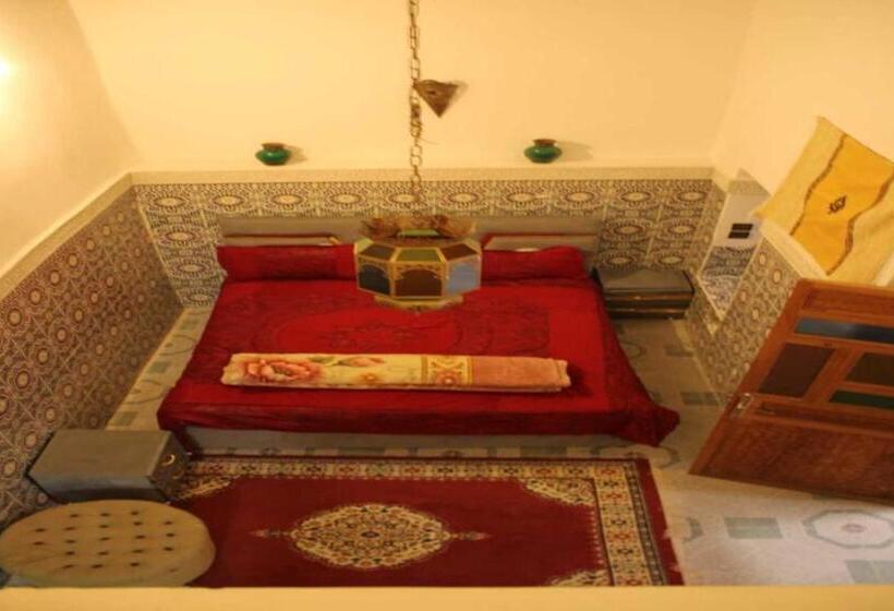 اتاق لوکس سه تخته, Hostel Rcif