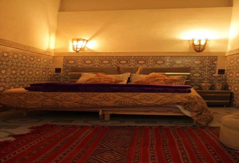 豪华三人间, Hostel Rcif