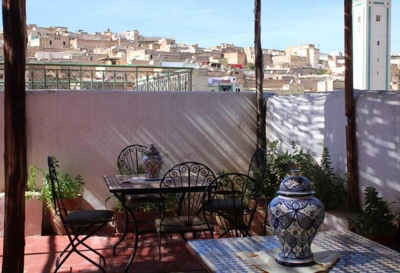 家庭间, Hostel Rcif