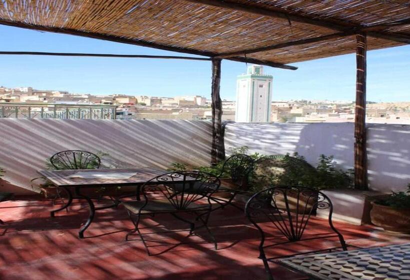 اتاق خانوادگی, Hostel Rcif