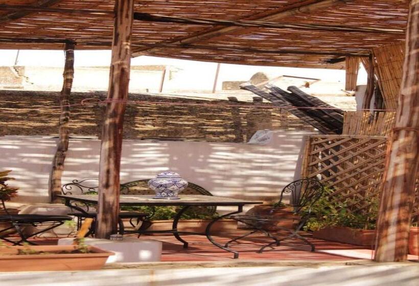 家庭间, Hostel Rcif