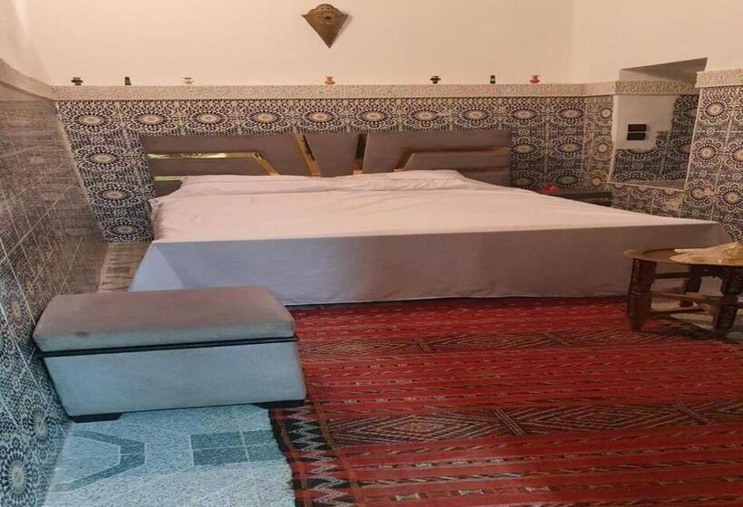 豪华三人间, Hostel Rcif