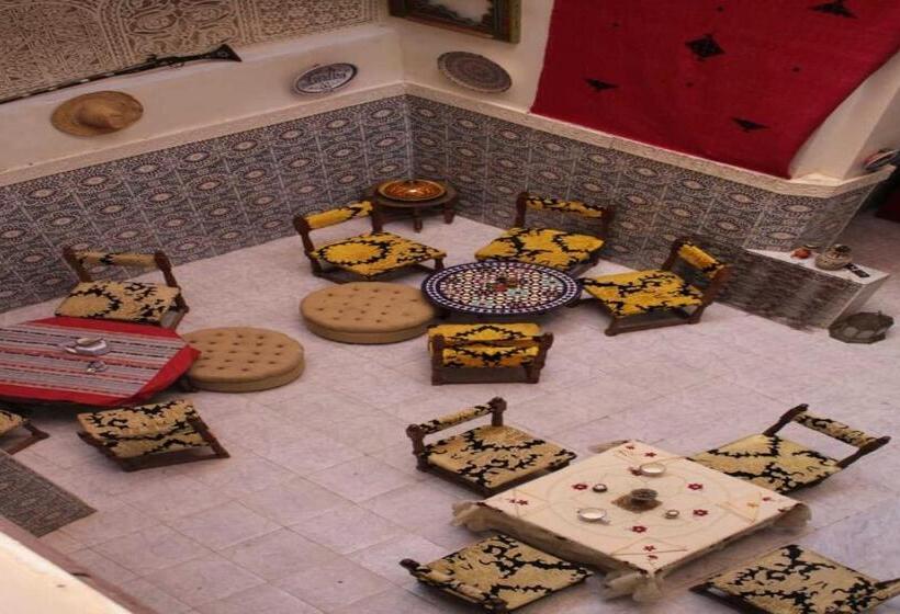 اتاق لوکس سه تخته, Hostel Rcif