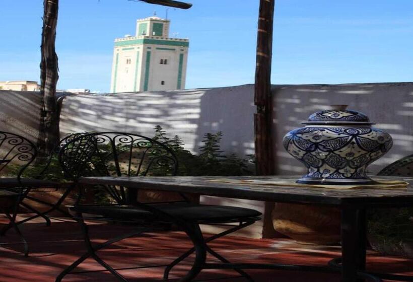 اتاق لوکس, Hostel Rcif