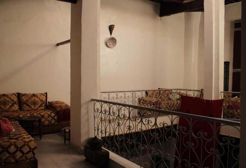 اتاق لوکس, Hostel Rcif