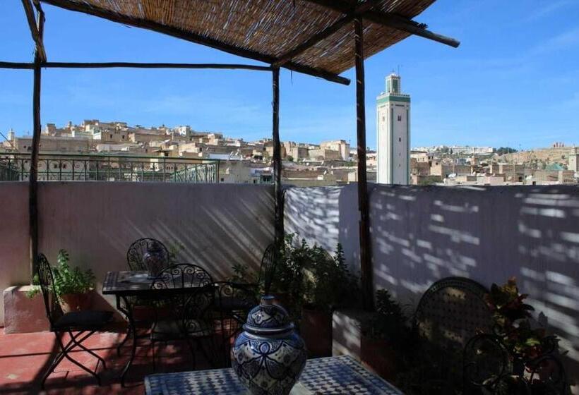 اتاق استاندارد سه نفره, Hostel Rcif
