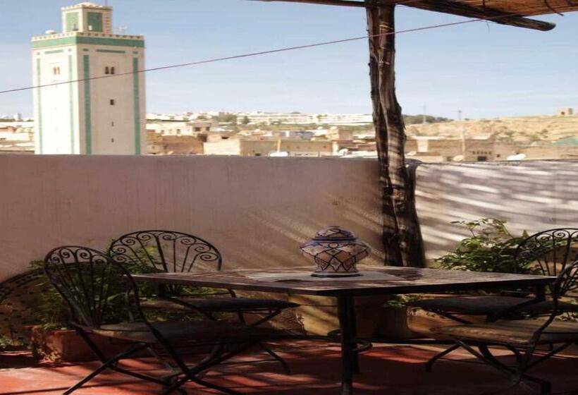 家庭间, Hostel Rcif