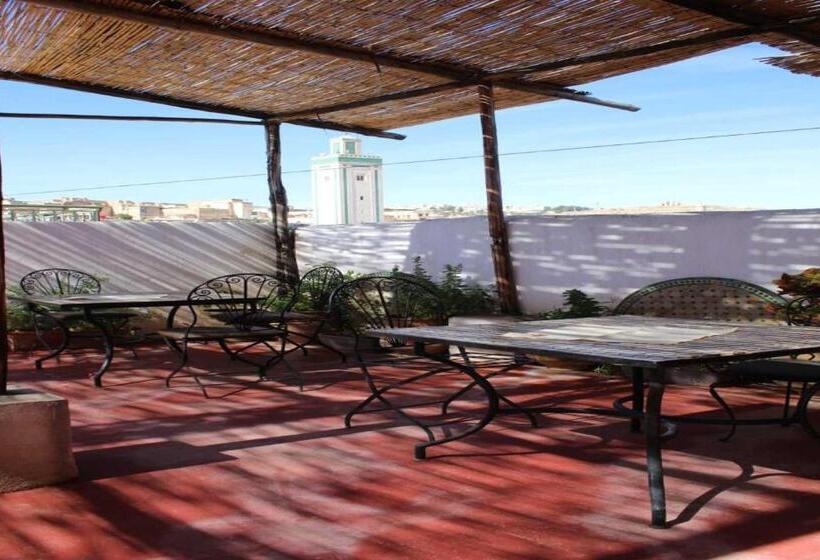 家庭间, Hostel Rcif