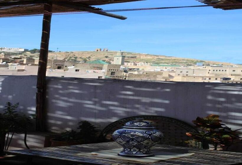 家庭间, Hostel Rcif