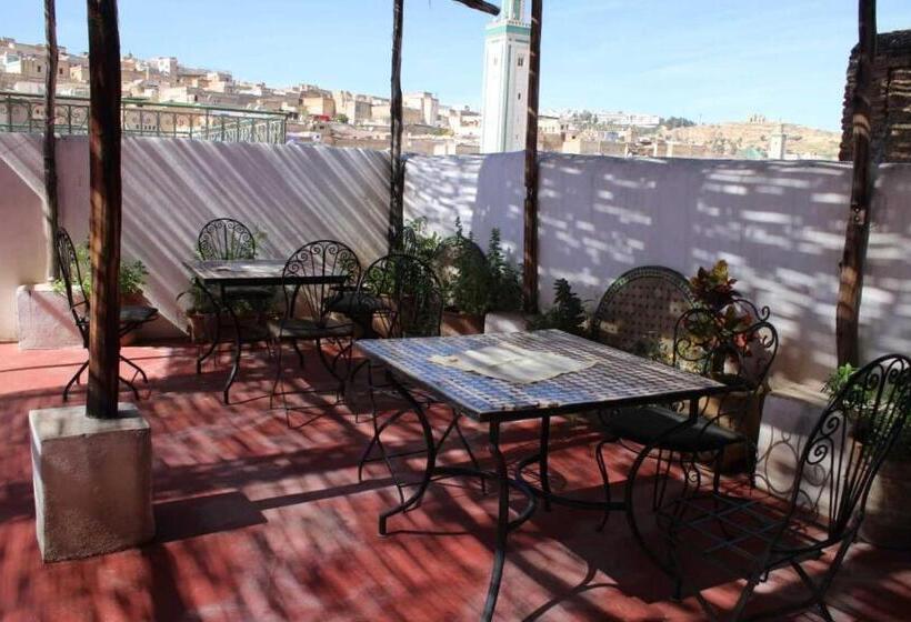 家庭间, Hostel Rcif